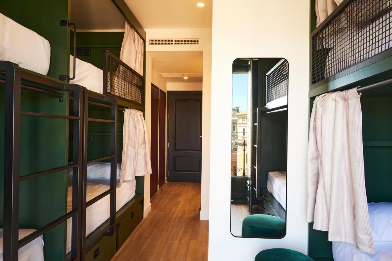 Latroupe Prado Hostel Madrid Exterior foto